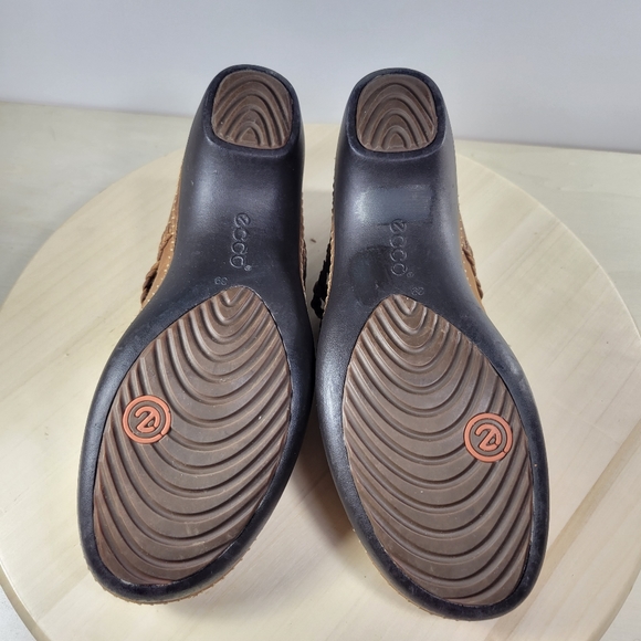 ECCO Sussex Brown Leather Floral Tooled Mary Jane Clogs Women’s size EU 39 - Picture 7 of 16